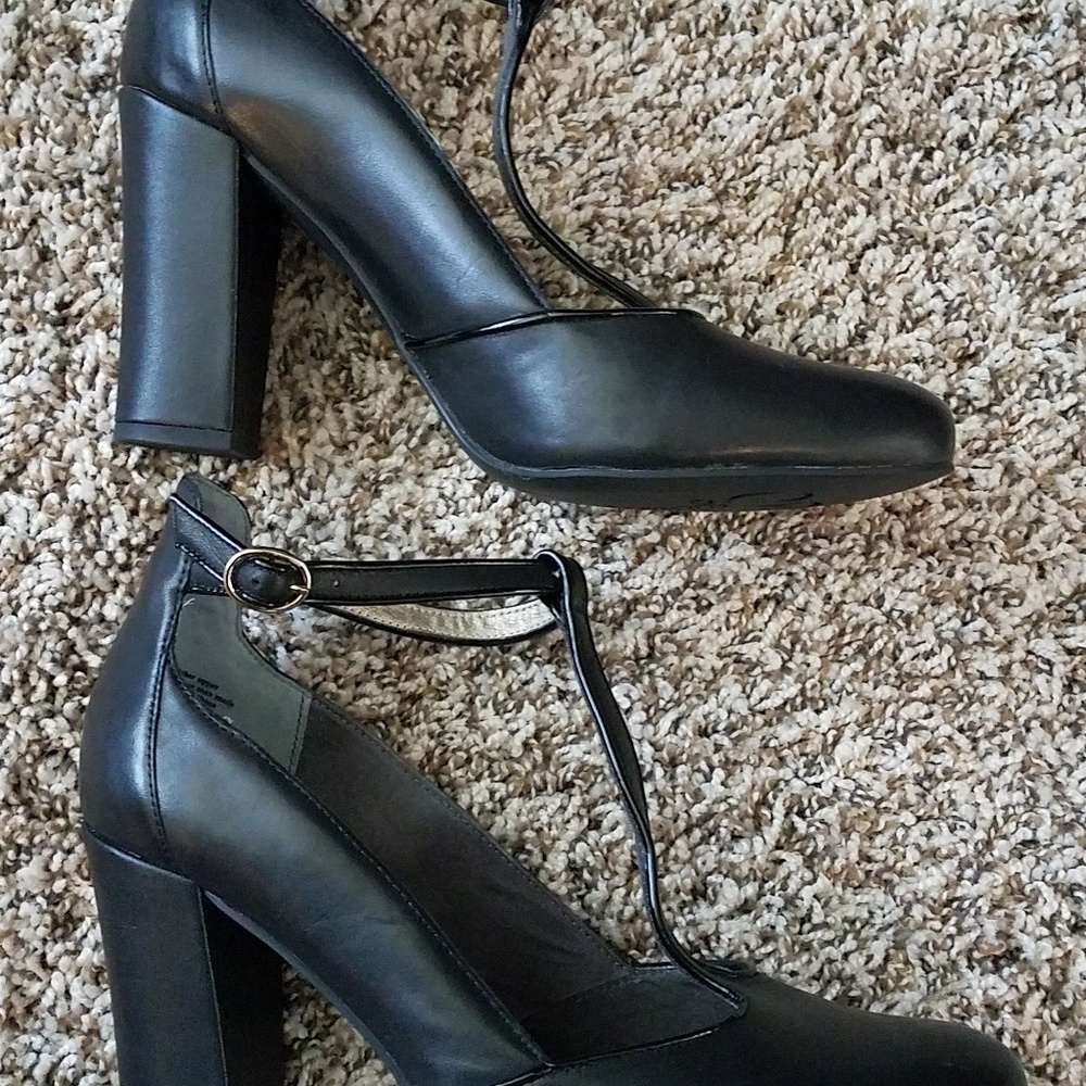 Seychelles t strap heels, like new!